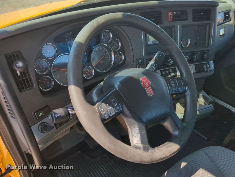 image for item MY9958 2019 Kenworth T680 semi truck