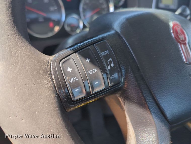 image for item MY9958 2019 Kenworth T680 semi truck