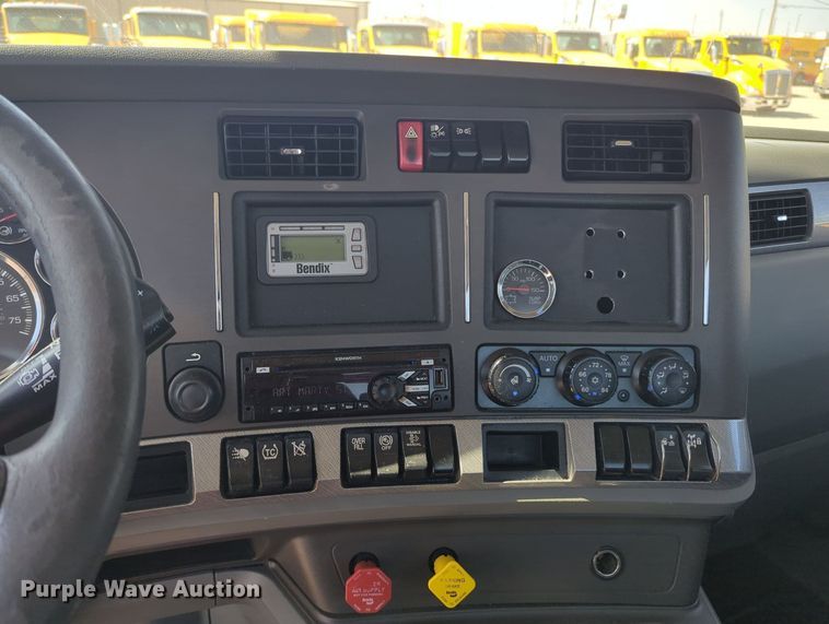 image for item MY9958 2019 Kenworth T680 semi truck