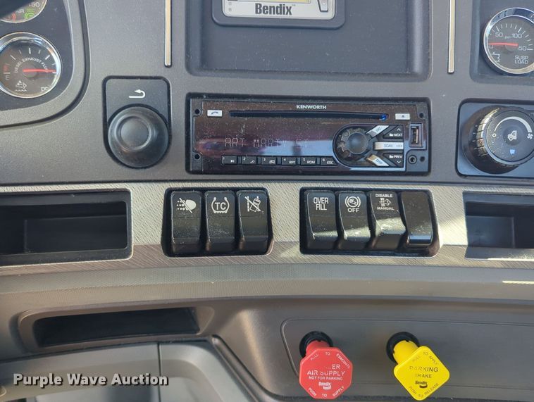 image for item MY9958 2019 Kenworth T680 semi truck