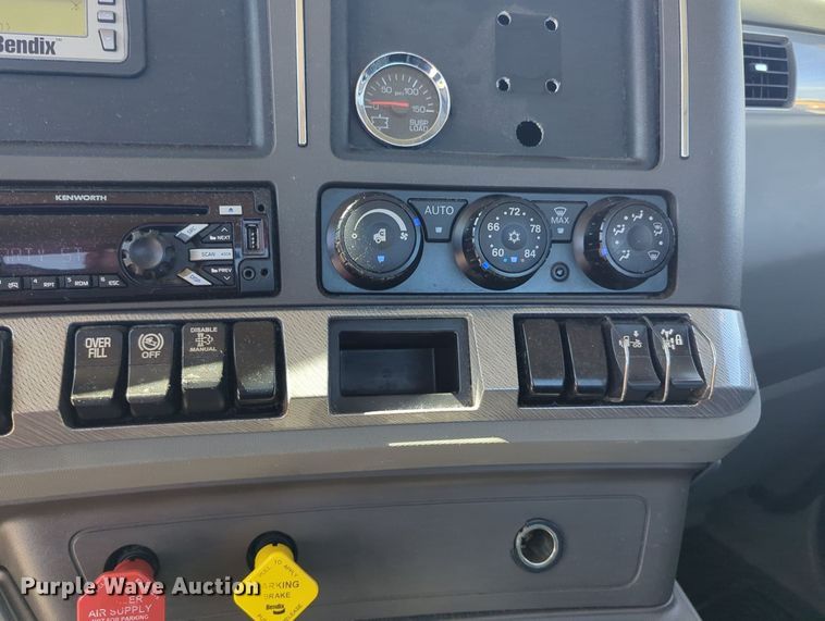 image for item MY9958 2019 Kenworth T680 semi truck