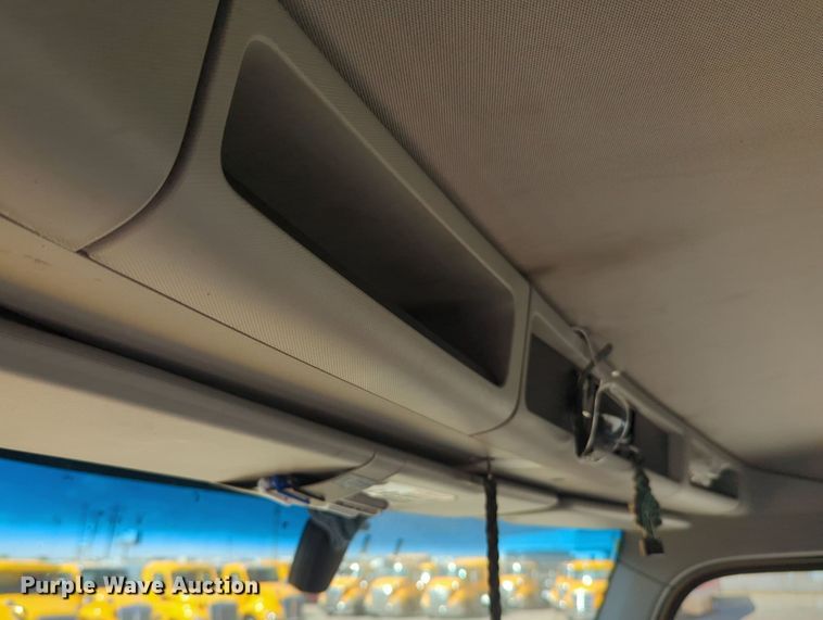 image for item MY9958 2019 Kenworth T680 semi truck