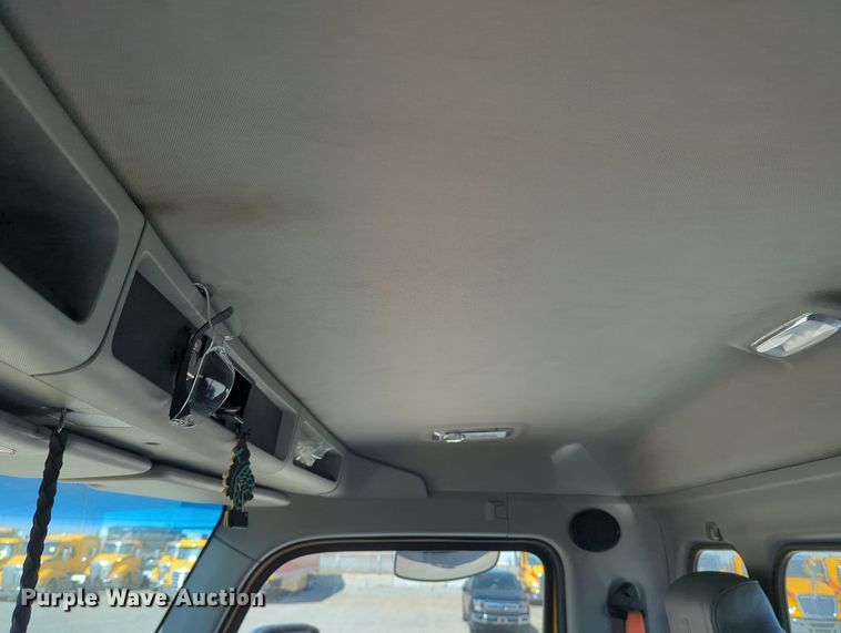 image for item MY9958 2019 Kenworth T680 semi truck