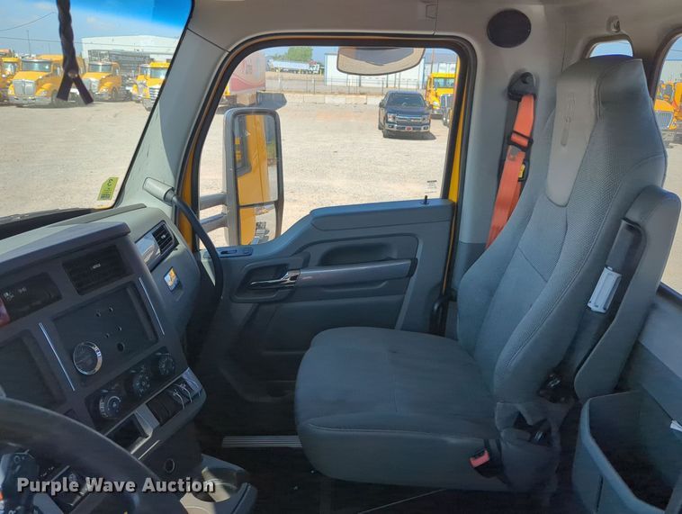 image for item MY9958 2019 Kenworth T680 semi truck