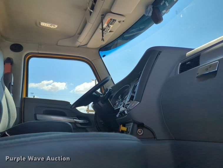 image for item MY9958 2019 Kenworth T680 semi truck