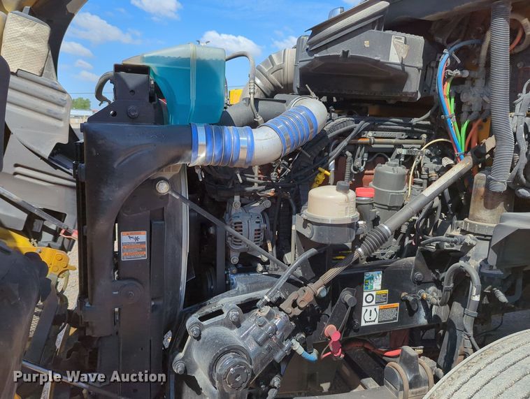 image for item MY9958 2019 Kenworth T680 semi truck