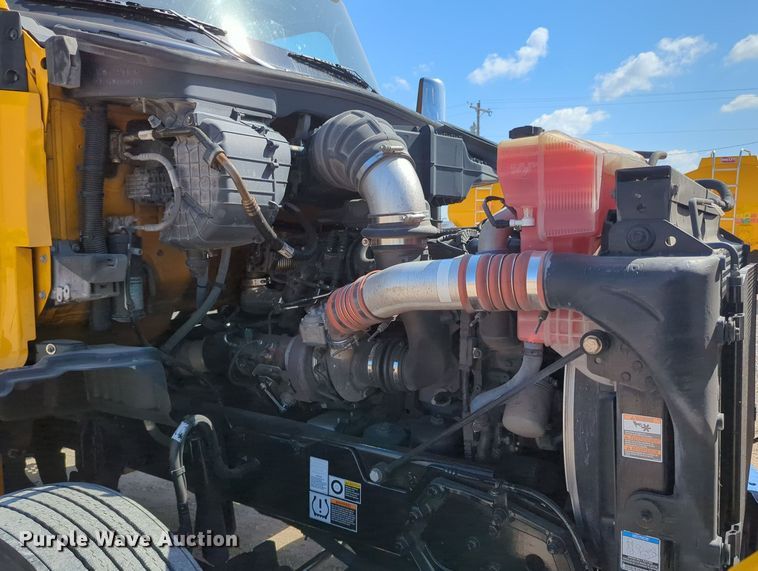 image for item MY9958 2019 Kenworth T680 semi truck