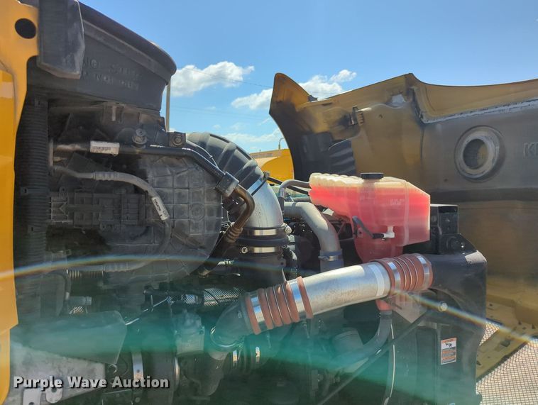 image for item MY9958 2019 Kenworth T680 semi truck