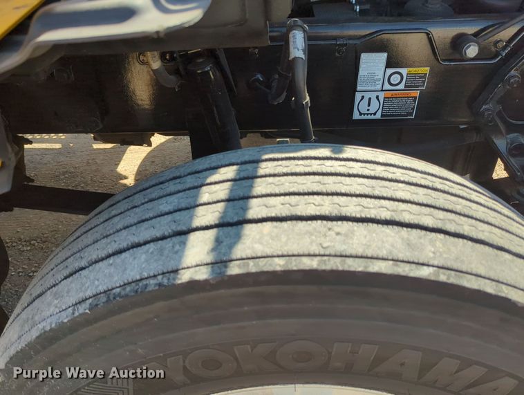 image for item MY9958 2019 Kenworth T680 semi truck