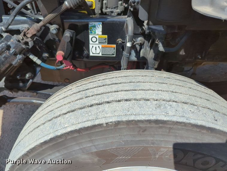 image for item MY9958 2019 Kenworth T680 semi truck