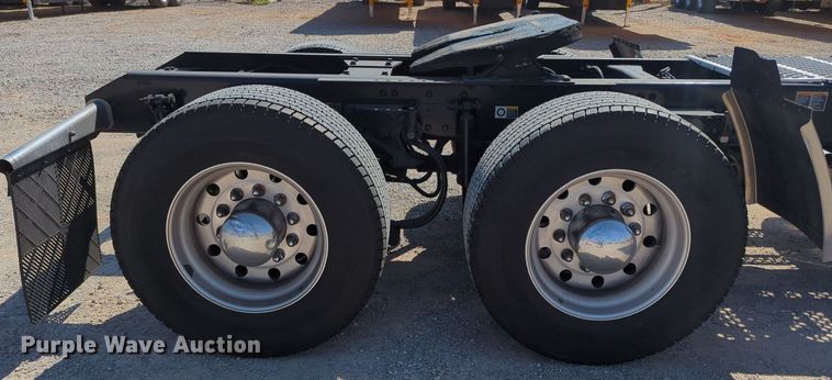 image for item MY9958 2019 Kenworth T680 semi truck