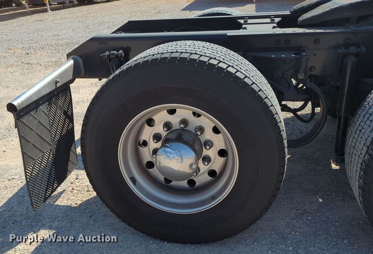 image for item MY9958 2019 Kenworth T680 semi truck