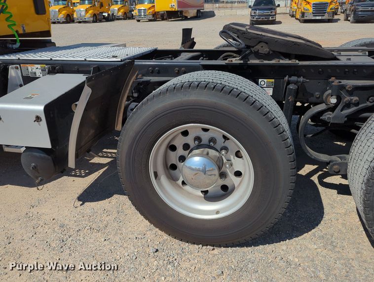 image for item MY9958 2019 Kenworth T680 semi truck