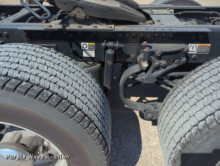 image for item MY9958 2019 Kenworth T680 semi truck