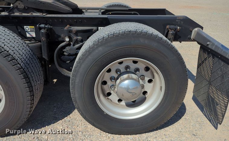 image for item MY9958 2019 Kenworth T680 semi truck