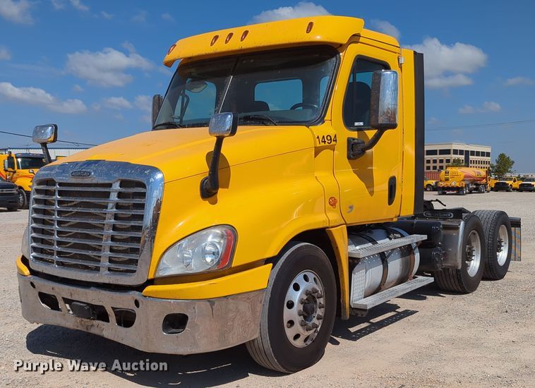 image for item MY9959 2018 Freightliner Cascadia semi truck