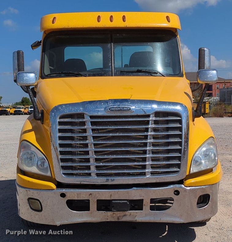 image for item MY9959 2018 Freightliner Cascadia semi truck