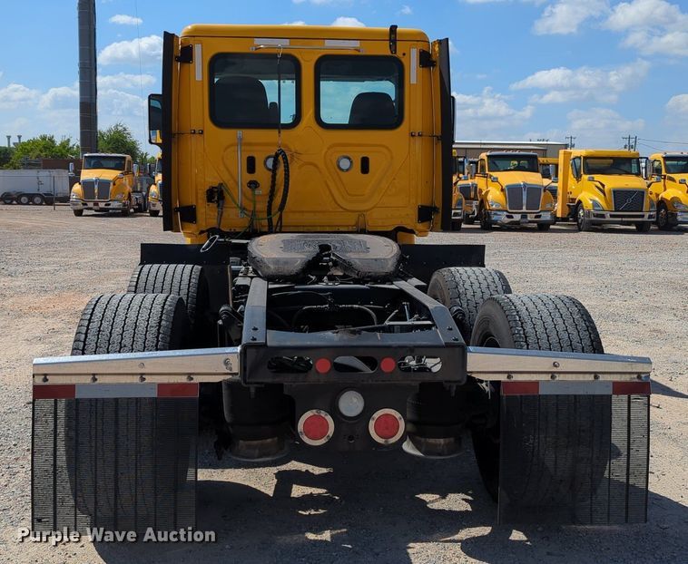 image for item MY9959 2018 Freightliner Cascadia semi truck