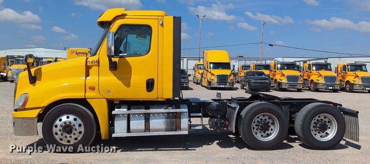 image for item MY9959 2018 Freightliner Cascadia semi truck