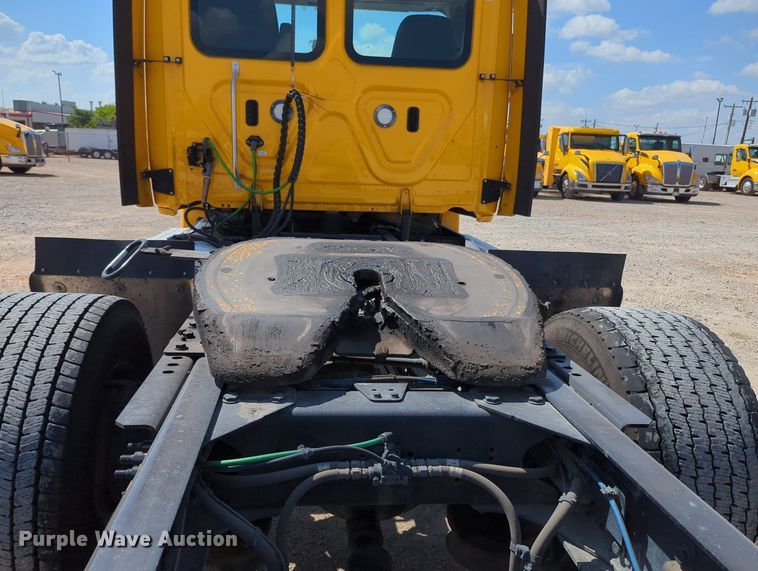 image for item MY9959 2018 Freightliner Cascadia semi truck