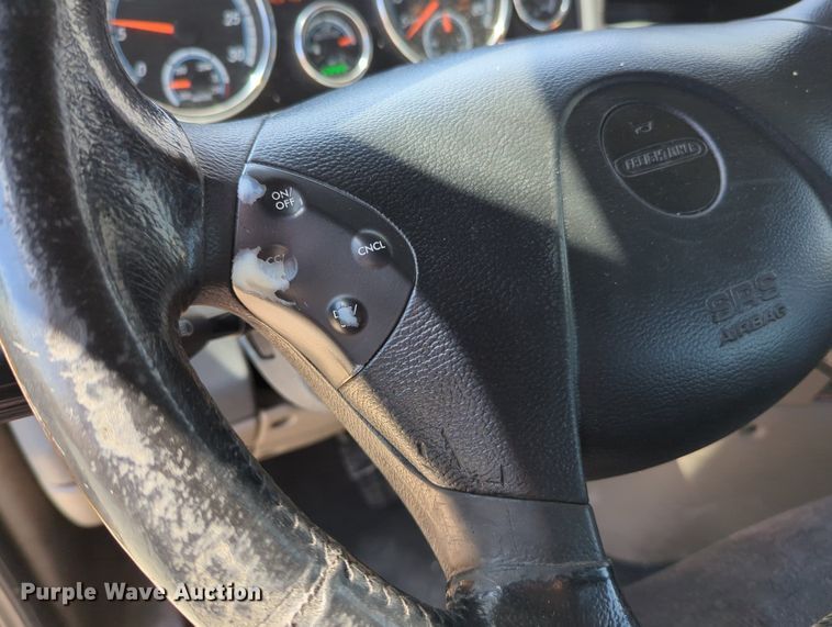 image for item MY9959 2018 Freightliner Cascadia semi truck