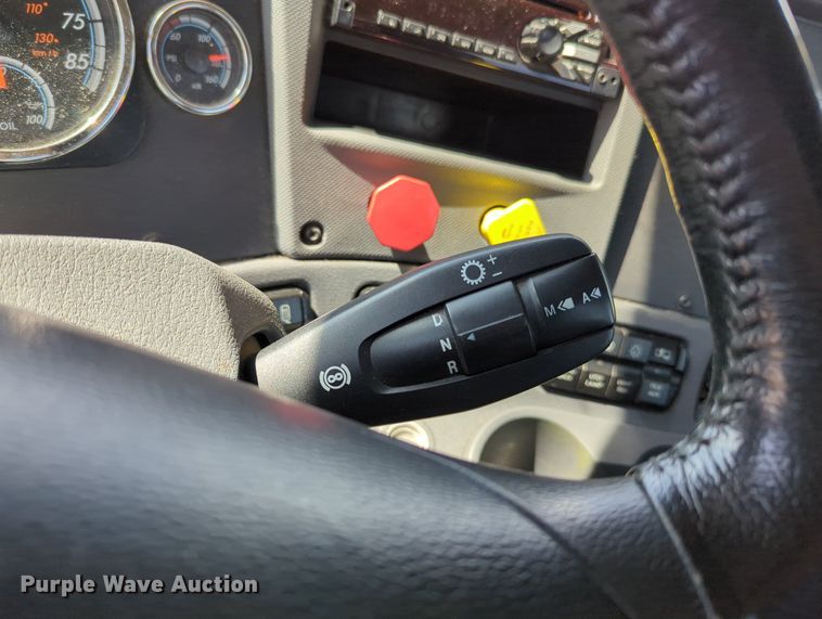 image for item MY9959 2018 Freightliner Cascadia semi truck