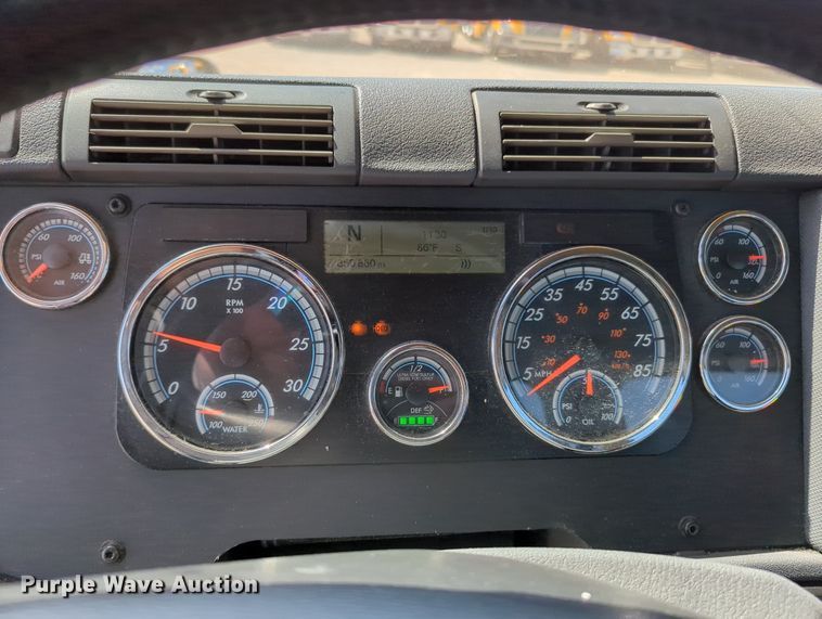 image for item MY9959 2018 Freightliner Cascadia semi truck