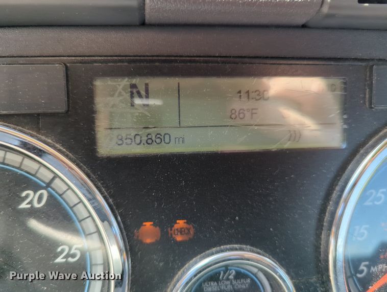 image for item MY9959 2018 Freightliner Cascadia semi truck