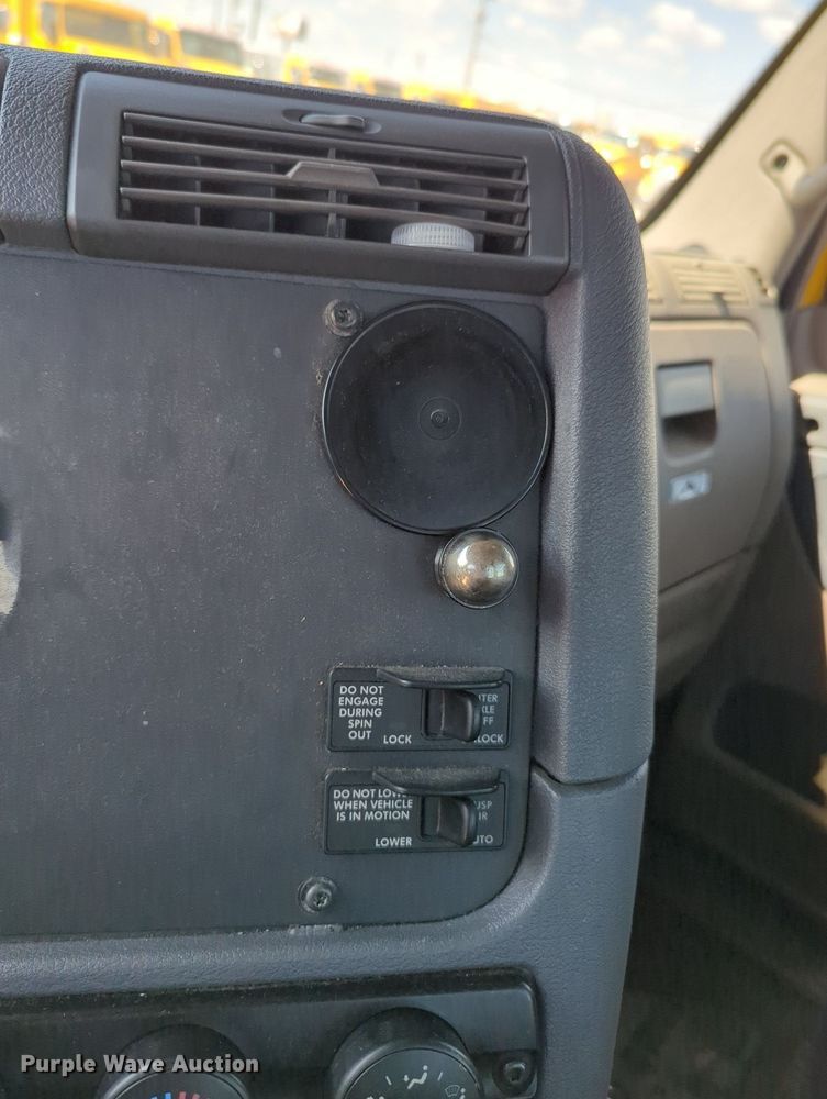 image for item MY9959 2018 Freightliner Cascadia semi truck