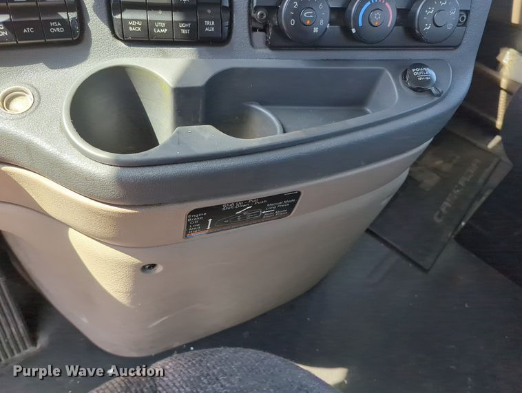 image for item MY9959 2018 Freightliner Cascadia semi truck