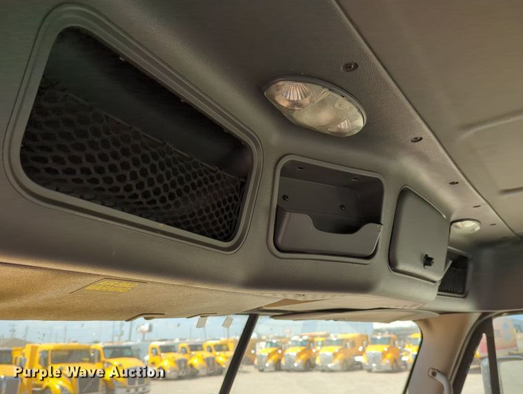 image for item MY9959 2018 Freightliner Cascadia semi truck