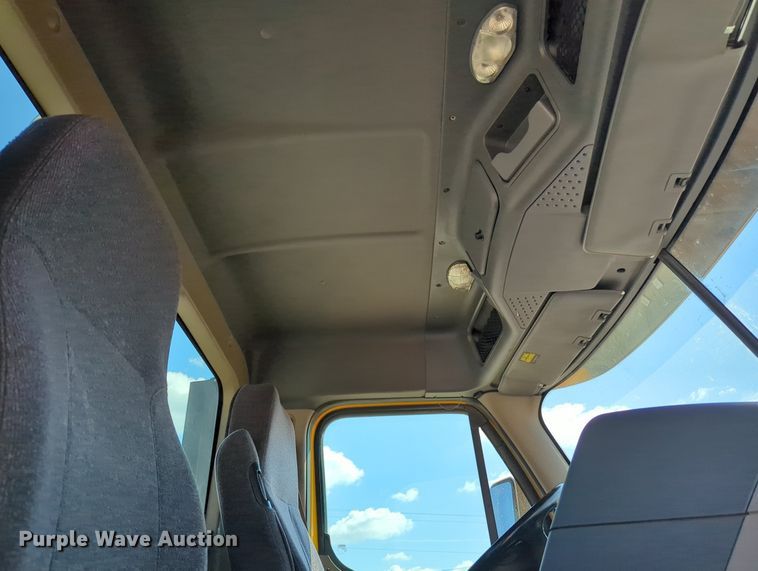 image for item MY9959 2018 Freightliner Cascadia semi truck