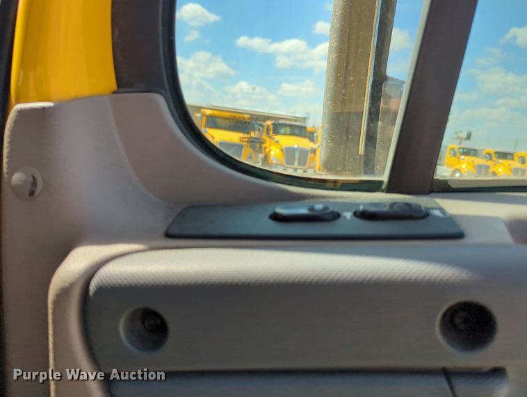 image for item MY9959 2018 Freightliner Cascadia semi truck