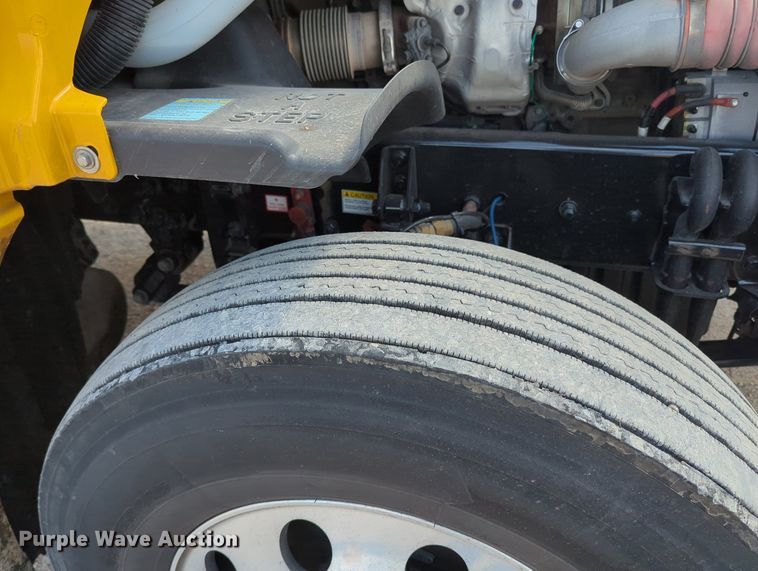 image for item MY9959 2018 Freightliner Cascadia semi truck