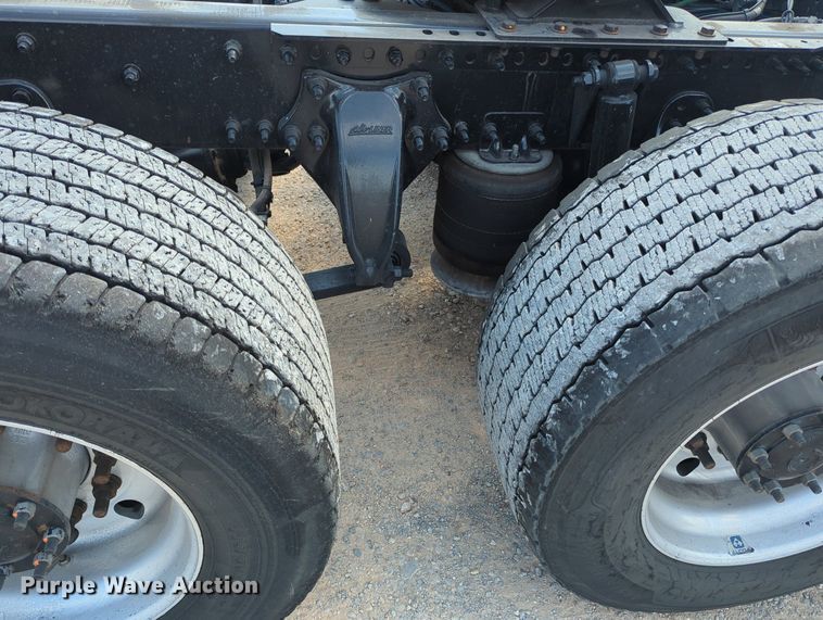 image for item MY9959 2018 Freightliner Cascadia semi truck