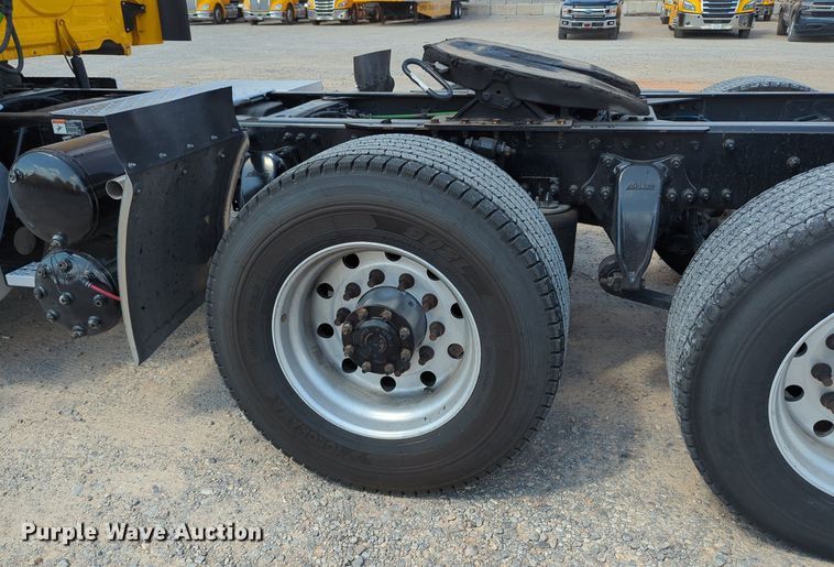 image for item MY9959 2018 Freightliner Cascadia semi truck