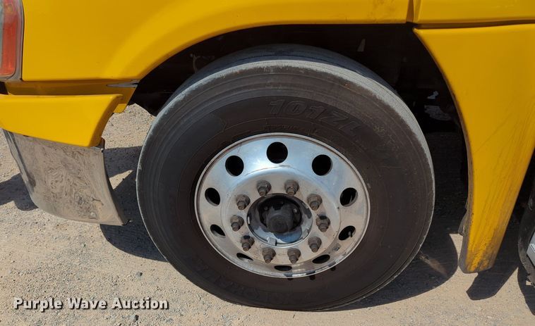 image for item MY9959 2018 Freightliner Cascadia semi truck