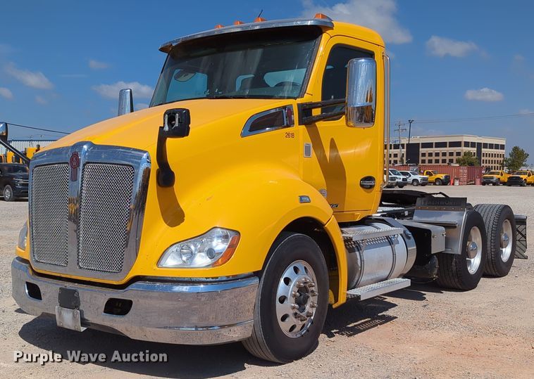 image for item MY9960 2019 Kenworth T680 semi truck
