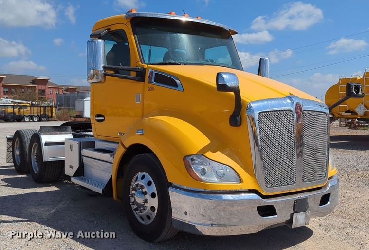 image for item MY9960 2019 Kenworth T680 semi truck
