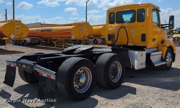 image for item MY9960 2019 Kenworth T680 semi truck