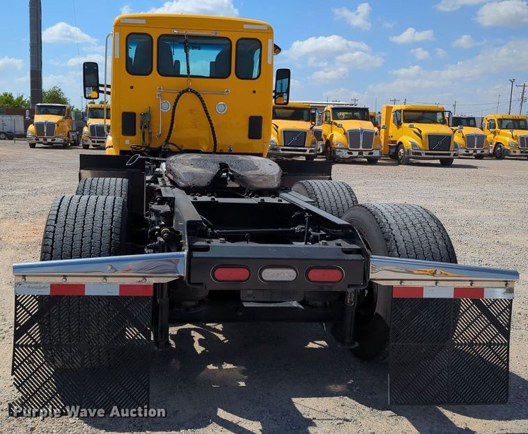 image for item MY9960 2019 Kenworth T680 semi truck