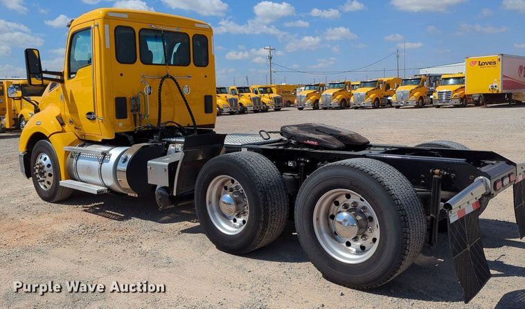 image for item MY9960 2019 Kenworth T680 semi truck