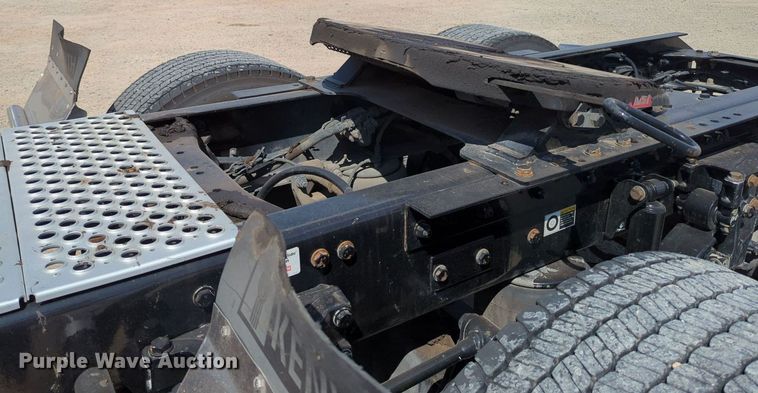 image for item MY9960 2019 Kenworth T680 semi truck