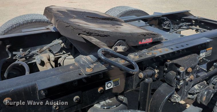 image for item MY9960 2019 Kenworth T680 semi truck