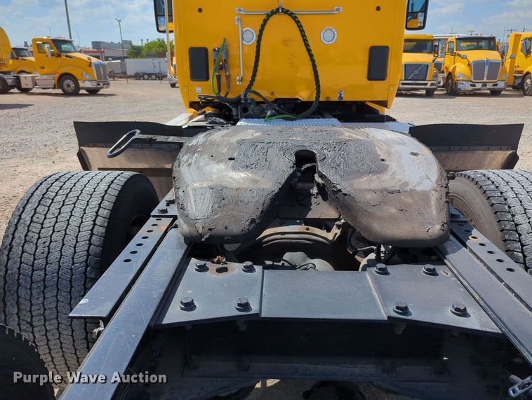 image for item MY9960 2019 Kenworth T680 semi truck