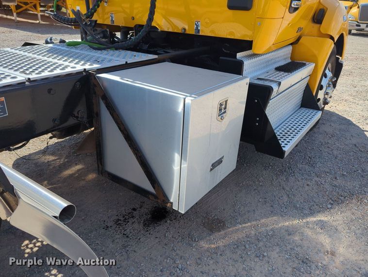 image for item MY9960 2019 Kenworth T680 semi truck