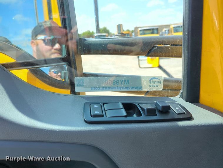 image for item MY9960 2019 Kenworth T680 semi truck