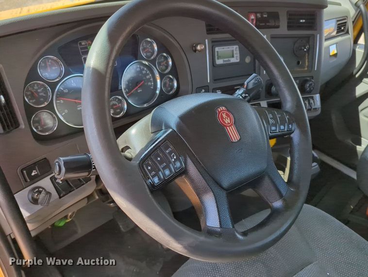 image for item MY9960 2019 Kenworth T680 semi truck