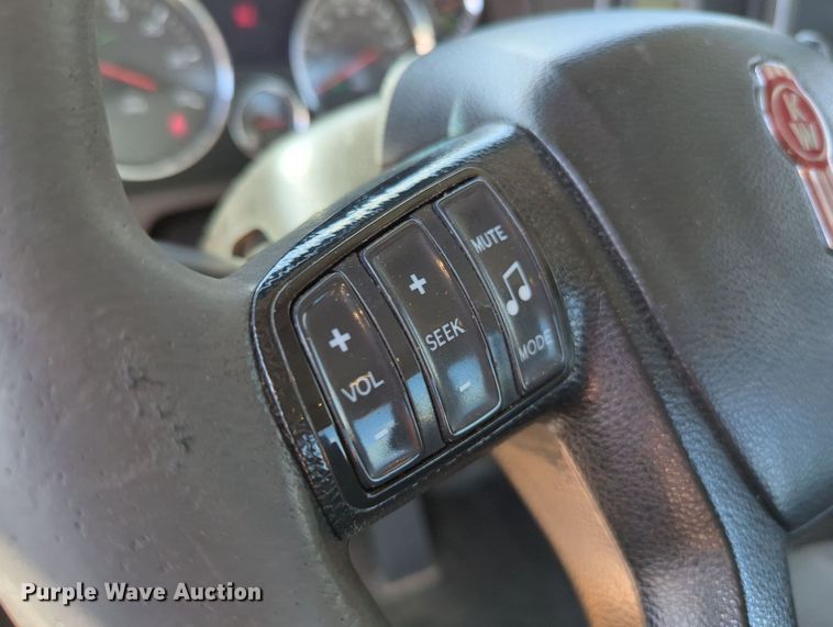 image for item MY9960 2019 Kenworth T680 semi truck