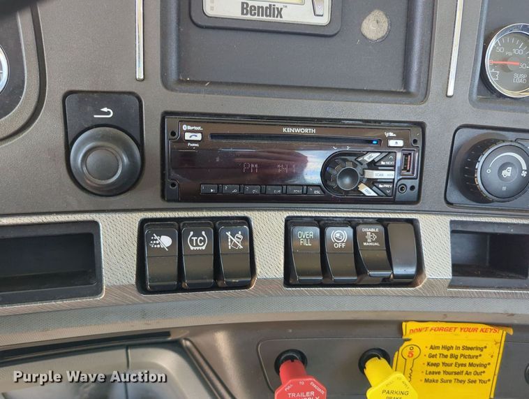 image for item MY9960 2019 Kenworth T680 semi truck